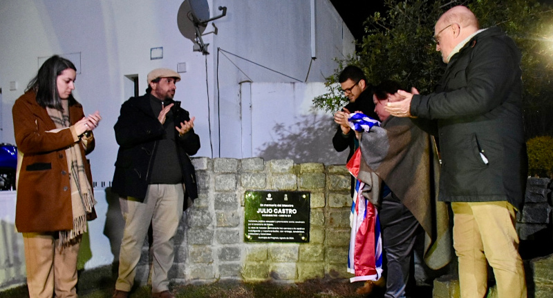 Placa Homenaje al Maestro Julio Castro