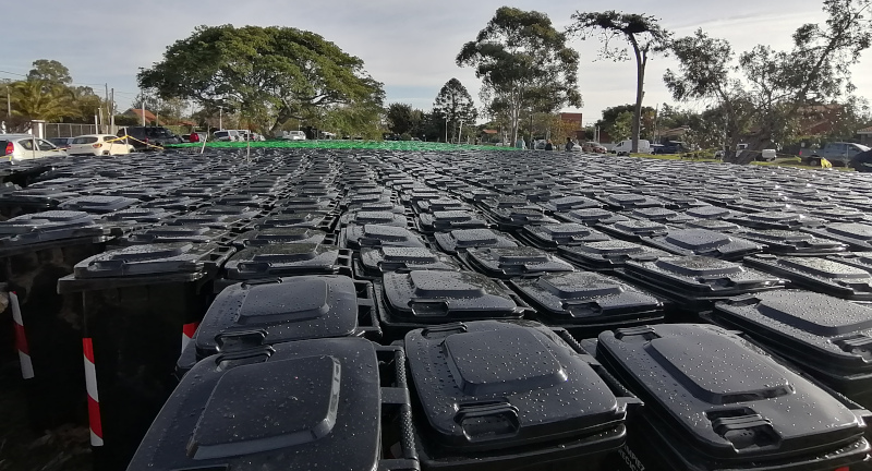 Familias de Lagomar recibieron equipamiento de clasificación de residuos