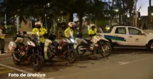 Inspectores frente al edificio municipal listos para comenzar con operativo por noche de la nostalgia 