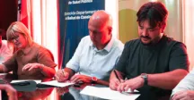 Legnani e irigoin firmando acuerdo 