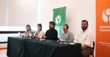 Mesa de oradores. 