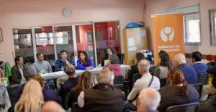 Autoridades hablando en público