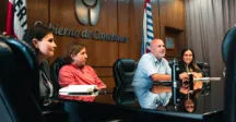personas sentadas 