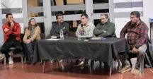 Autoridades hablando en público 