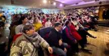 personas sentadas