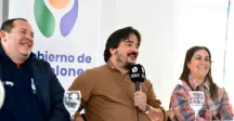 Autoridades de Pelota al Medio la Esperanza, el intendente en funciones Pedro Irigoin, y la coordinadora del Gabinete Social del Gobierno de Canelones Nataly Zalkind 