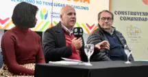Autoridades hablando en público