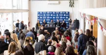 Autoridades hablando en público 