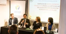 personas sentadas 