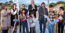 Autoriades de la Intendencia y vecinos cortan la cinta 